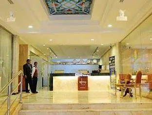 فندق كابيتال أو 162 برزين الرياض